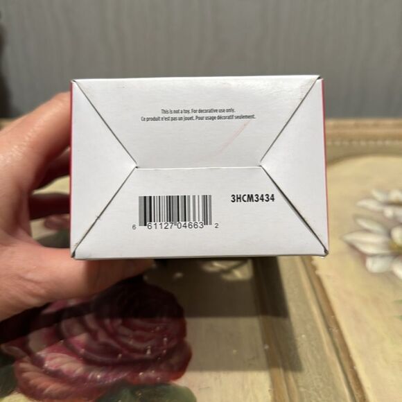 Hallmark Disney Hocus Pocus Winifred Sanderson Ornament Witch New in Box - Picture 8 of 12